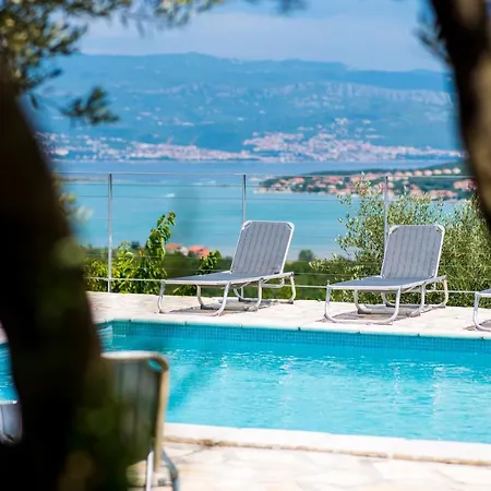 Angelina With Seaview And Swimming Pool Apartman