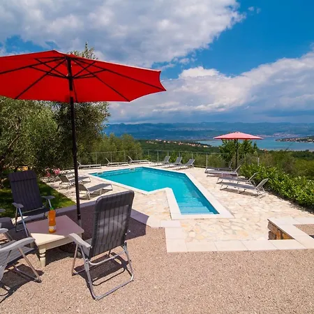 Angelina With Seaview And Swimming Pool Apartman *