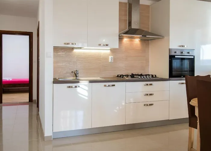 Angelina With Seaview And Swimming Pool Apartman