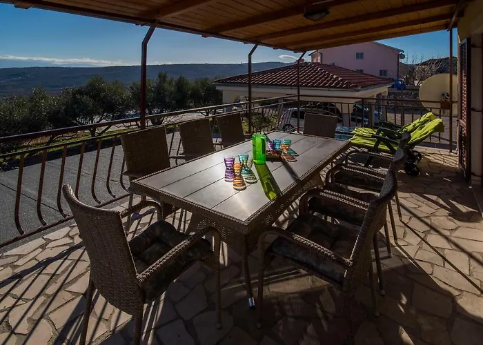 Angelina With Seaview And Swimming Pool Apartment Suzan