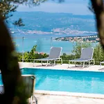 Angelina With Seaview And Swimming Pool Lejlighed